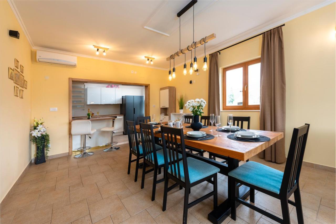 Vila Vergatum-privacy,gym,billiards,table tennis Donji Brgat Eksteriør bilde