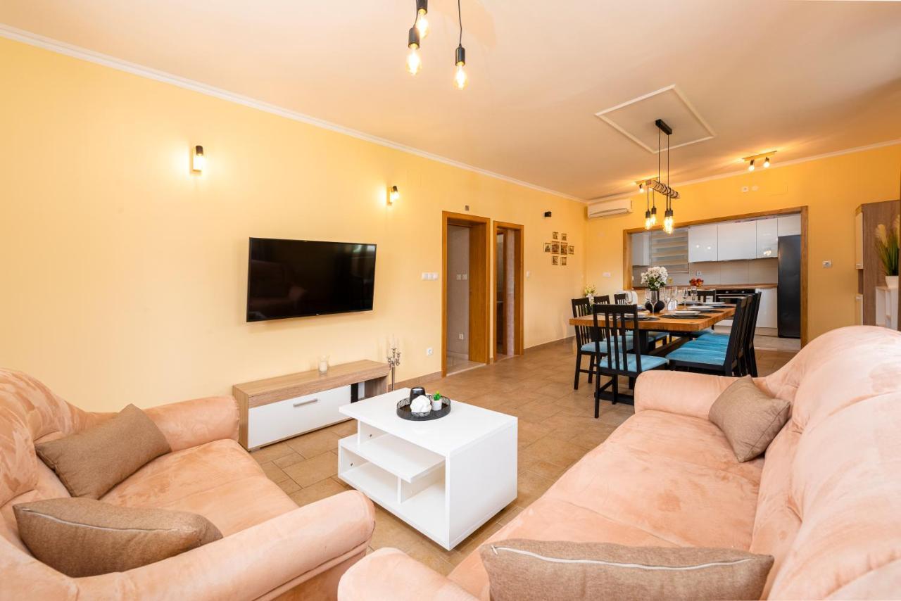 Vila Vergatum-privacy,gym,billiards,table tennis Donji Brgat Eksteriør bilde